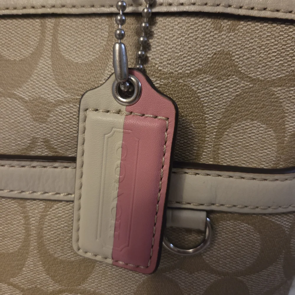 VEUC Coach Chelsea Heritage Leather Shoulder Tote Bag In Beige & Pink Beautiful! - Picture 4 of 11